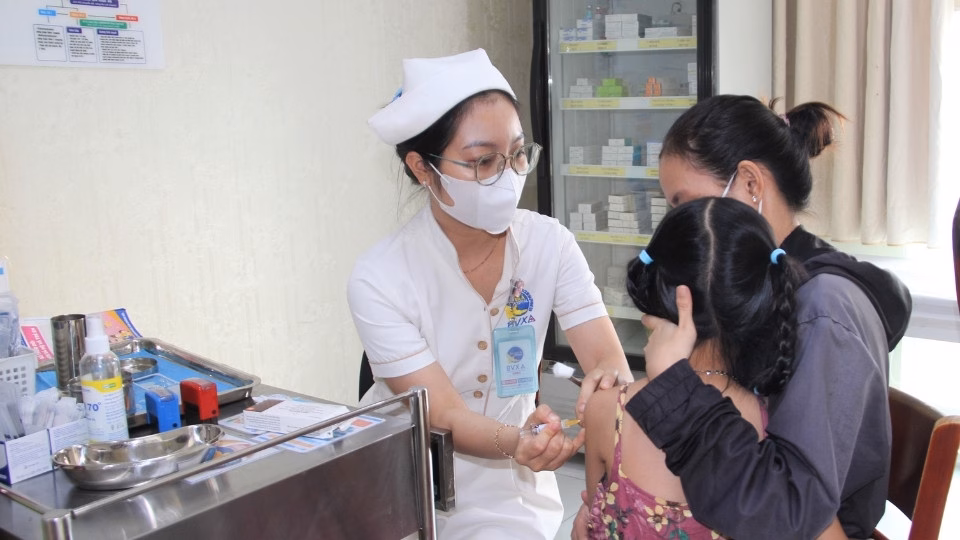 Tăng cường năng lực chẩn đoán và điều trị tại trạm y tế giúp giảm tải cho bệnh viện tuyến trên.