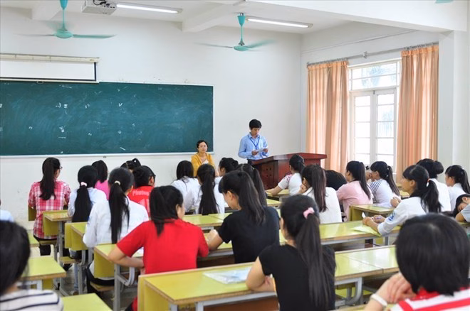 Để khẳng định uy tín chuyên môn, giảng viên đại học cần không ngừng cập nhật kiến thức và nâng cao năng lực nghiên cứu khoa học. Ảnh: Huyên Nguyễn