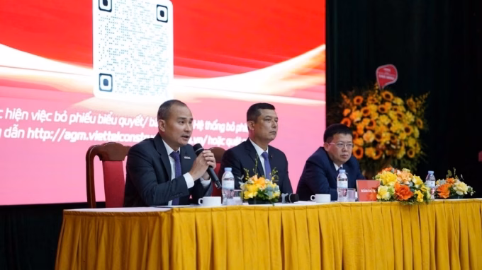 Ông Phạm Đình Trường (bìa trái), Tổng giám đốc Viettel Construction. Ảnh: Viettel Construction
