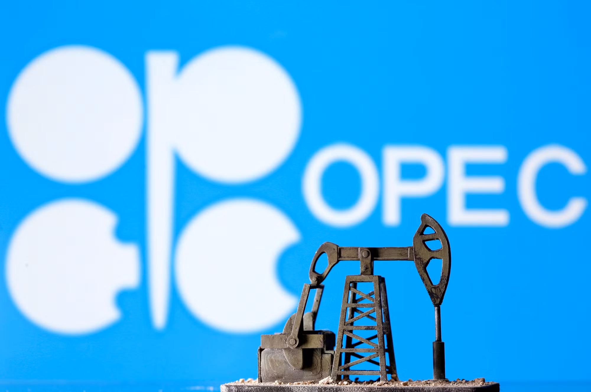 Sự rời đi của UAE có thể làm suy yếu quyền lực điều tiết giá dầu của liên minh OPEC (Ảnh: Reuters)